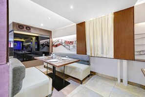 Dining - Townhouse OAK Hotel Berrys (Bangalore)