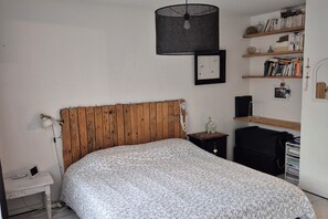 Room - Vrbo Property (Saint-Médard-en-Jalles)