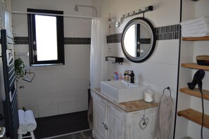 Bathroom - Vrbo Property (Saint-Médard-en-Jalles)