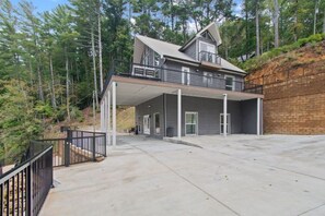 A two-story house with a covered patio area. - Etowah Overlook (Dahlonega)
