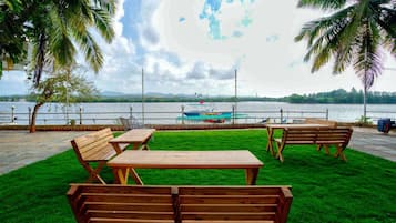 Tempat makan outdoor