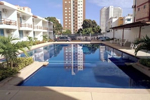 حمام سباحة