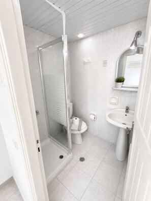 Bathroom - Odysseus Apartments (Corfu)