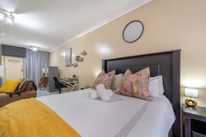 Room - Stylish Cozy Apartment in Sandton (Sandton)