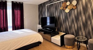 Room - Comfortable & Stylish Property in a Great Location (Corrèze)