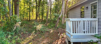 7 Mi to Mall of Georgia: Fire Pit & Yard