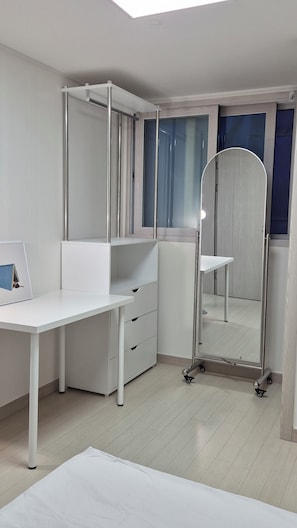 A bedroom with a white desk, a large mirror, a wardrobe, and a bed. - [5 Min to DDP & APM] 2BR · 2 Queen Beds · 4 Guests (Seoul)