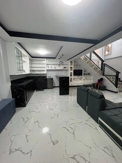 Pike Guest House - Modern Western Style House