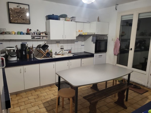 Private kitchen - Vrbo Property (Brest)