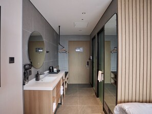 A modern bathroom with a dual sink vanity, a large mirror, and a walk-in shower. - Travelodge Gangnam Yeoksam Seoul (Seoul)