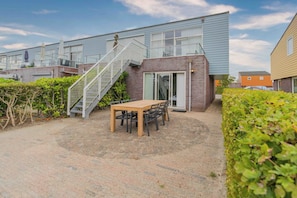 Outdoor dining - This attached island house is located on a nice corner on the South, from the living room and roof t (OUDE-TONGE)