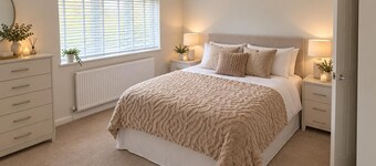 House Sleeps 5 With Enclosed Garden