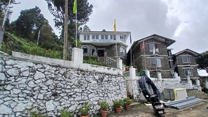 Exterior - LMS Montveil - Highland Parade  (Kodaikanal)