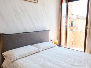 Room - FusaroStay – Lake View Near Casina Vanvitelliana & Train (Bacoli)