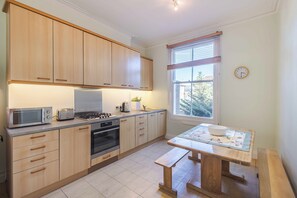 Private kitchen - The Shepherd’s Bush Market Maisonette, by Veeve (London)