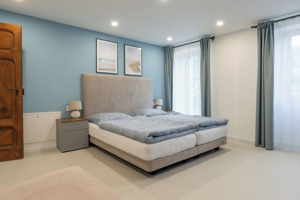 Möbel, Interior Design, Bett, Wand, Fussboden, Schlafzimmer, Flooring, Holz, Zimmer, Decke