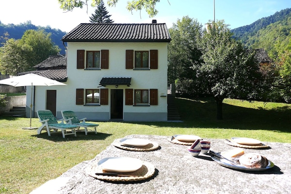 Haus, Hütte, Zuhause, Ländliches Gebiet, Rasen, Bauernhaus, Garten, Garten, Landscaping, Dorf