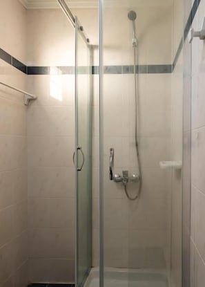 Bathroom - Aqua Vezal Apartments (Zakynthos)