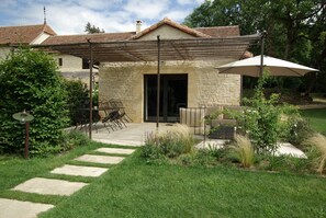Outdoor dining - Vrbo Property (Les Farges)