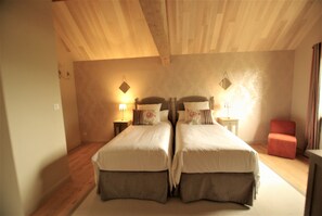 Room - 5-star house in Brantôme, 100 m², saltwater pool, and authentic charm (Les Farges)