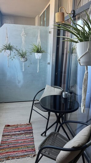 Outdoor dining - Boho Studio Sea & city view Self Check-in (Batumi)