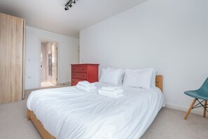 Room - Bright 2BDR Flat with Park Views in Wandsworth (London)