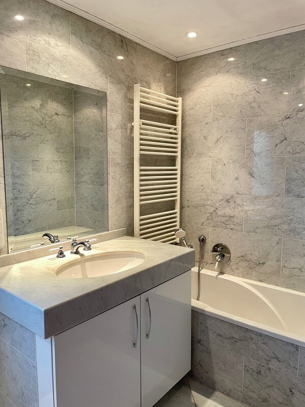 Bathroom - Vrbo Property (Kamen)