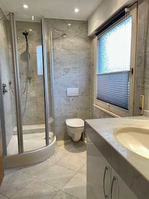 Bathroom - Vrbo Property (Kamen)