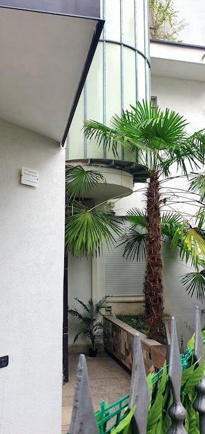 A building with a sign indicating 'Apartment Residence Florence.' - Apartment 'Appartamento con due stanze Bolzano' (Bolzano)