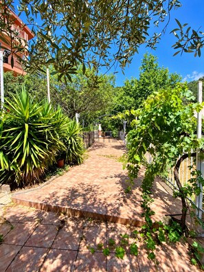 Property grounds - A due passi da... (Napoli)