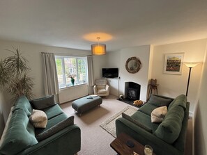 Living area - Close to marinas and town.  Large downstairs areas & 3 bedrooms and 3 bathrooms. (Cowes)