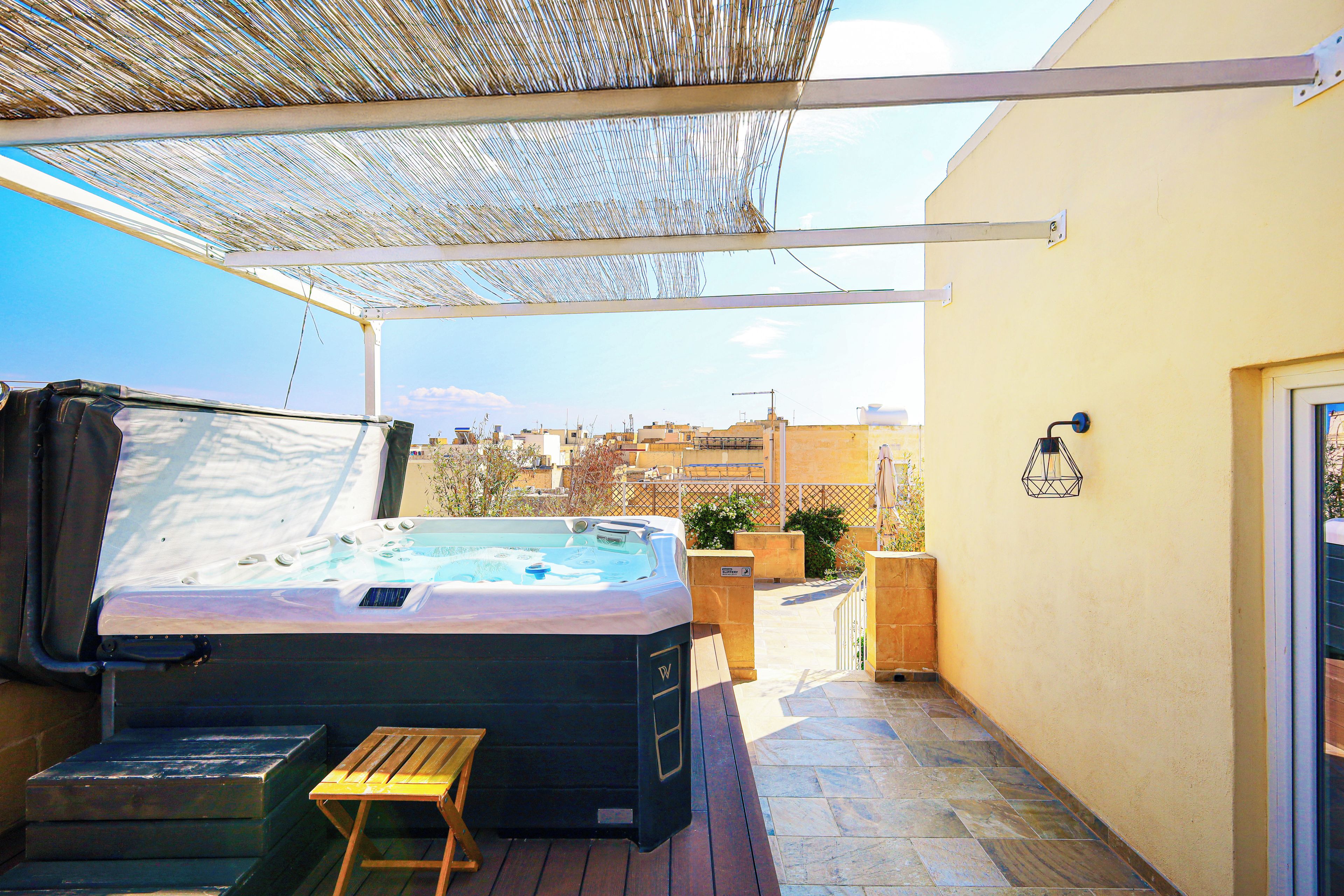 Private spa tub
