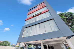 A modern hotel building with a prominent sign for 'Townhouse Oak Hotel & Banquet.' - Hotel O The Dev Regency  (Patna)