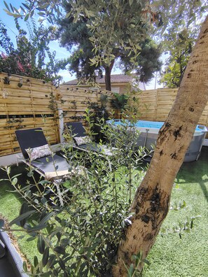 Outdoor spa tub - Vrbo Property (Viry-Châtillon)