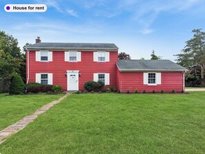 Exterior - Beautiful 3 BR Home in Hampton Bays (Hampton Bays)