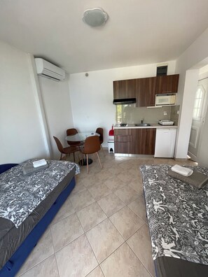 Dining - Apartments by the Sea – Arbanija, Čiovo/Trogir (Arbanija)