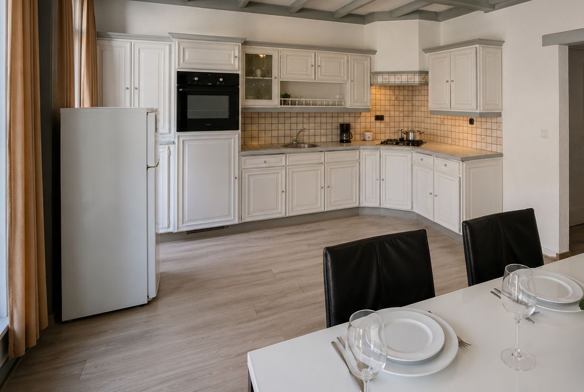 Fully equipped kitchen in Geertruidenberg, ideal for families, groups and longer stays