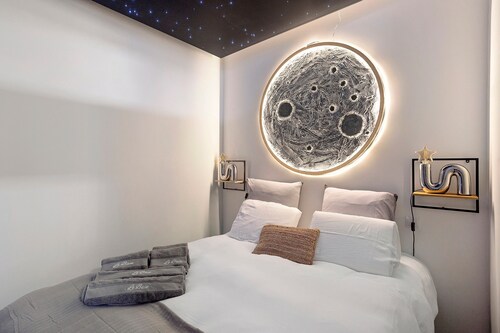 Bed and Breakfast 'Suite La Tête Dans Les Étoiles' with Shared Terrace and Wi-Fi