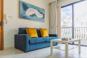 Living area - Spacious 2BR Sliema Apartment (Sliema)