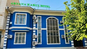 A building with a sign reading 'ARYANA KABUL HOTEL'. - ARYANA KABUL HOTEL (Tashkent)