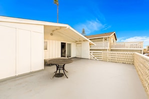 Outdoor dining - Perfect For Families, Walk To Beach, Patio Views! (Ventura)