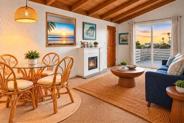 Living area - Perfect For Families, Walk To Beach, Patio Views! (Ventura)