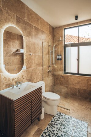 Bathroom - Private Pool-2 King En Suites-walk to restaurants (Oranjestad)