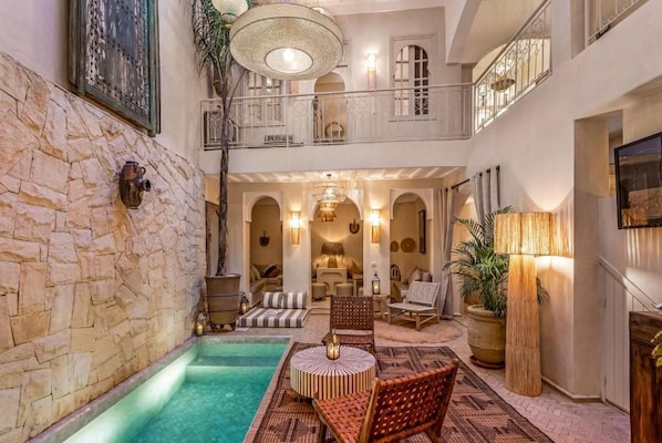 حمام سباحة