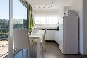 Private kitchen - Holidays & Health in Finca Oasis - Apartamento 6 by Viilas Rivero (Telde)