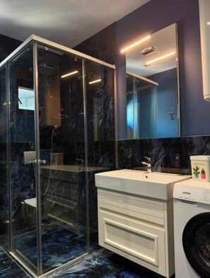 Bathroom - Perla di Adriatico - Junior Suite with Sea View (Bečići)