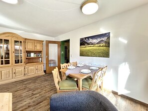 Dining - Apartment Riefenköpfle | 2-Bedroom Apartment with Mountain Views in Oberstdorf (Oberstdorf)