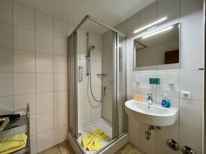 Bathroom - Apartment Riefenköpfle | 2-Bedroom Apartment with Mountain Views in Oberstdorf (Oberstdorf)