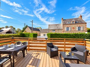 Outdoor dining - La Quiétude de Saint-Vaast | Garden & Parking (Saint-Vaast-la-Hougue)