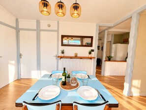 Dining - La Quiétude de Saint-Vaast | Garden & Parking (Saint-Vaast-la-Hougue)